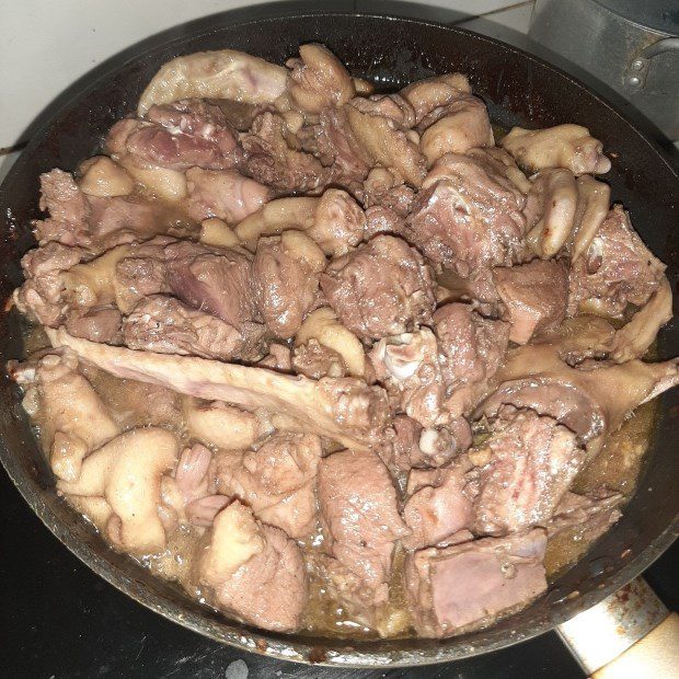 Step 4 Stir-fry duck meat Quang duck noodles