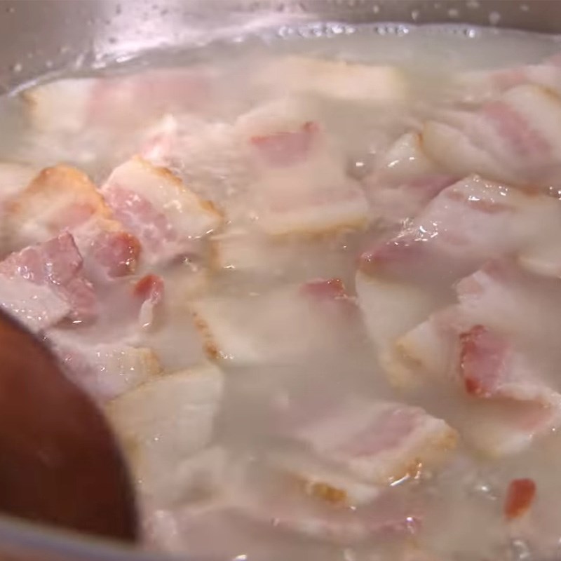 Step 1 Sauté the bacon Pea soup with bacon