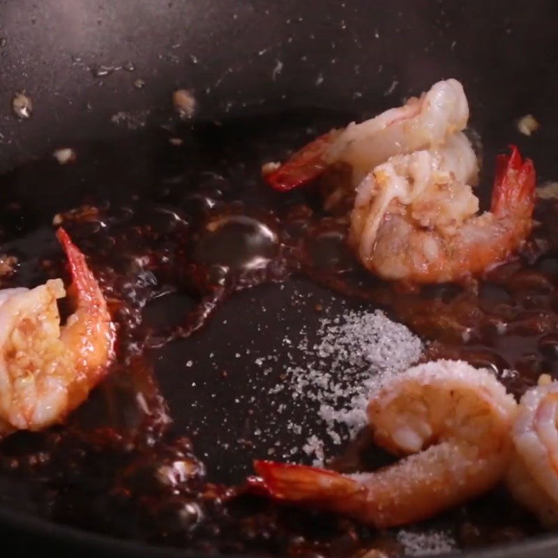 Step 2 Sautéing shrimp and ingredients Stir-fried shrimp noodles
