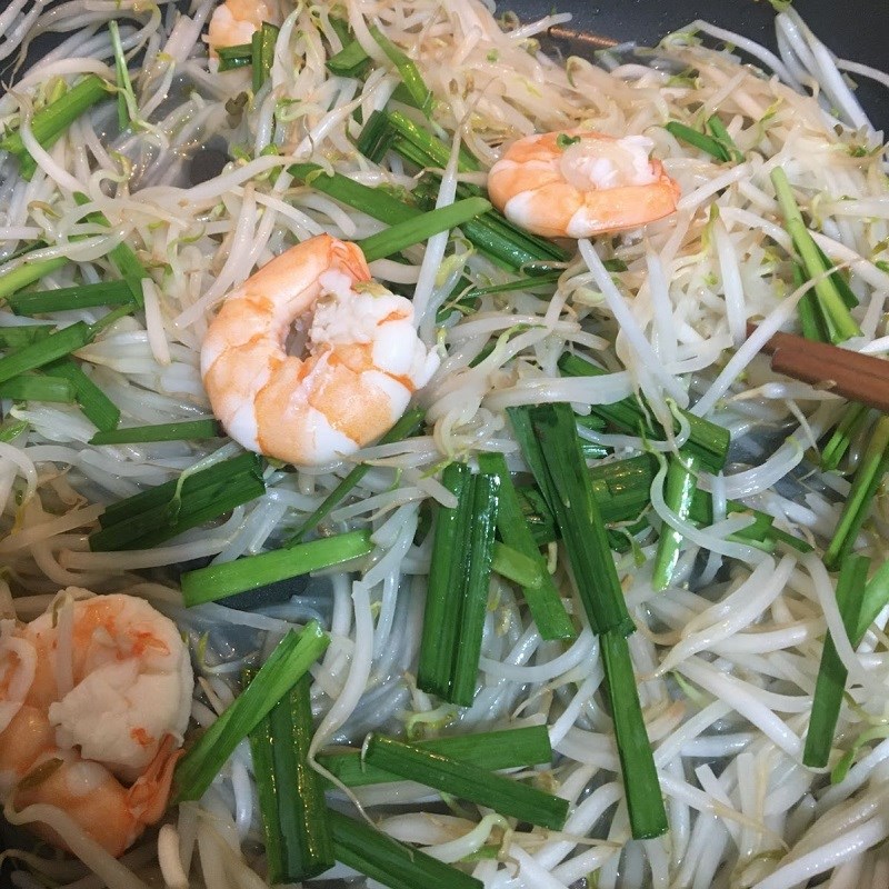 Step 2 Stir-fried shrimp with chives Stir-fried shrimp with chives