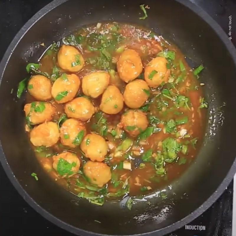 Step 4 Stir-fried quail eggs Crispy quail eggs with garlic butter sauce