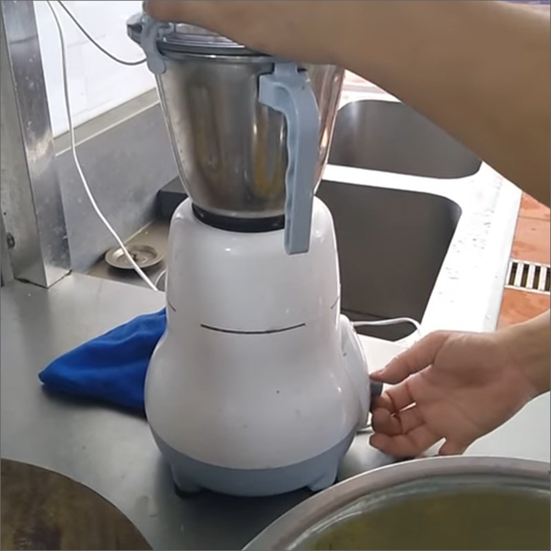 Step 2 Grinding the seasonings Chèo dipping sauce