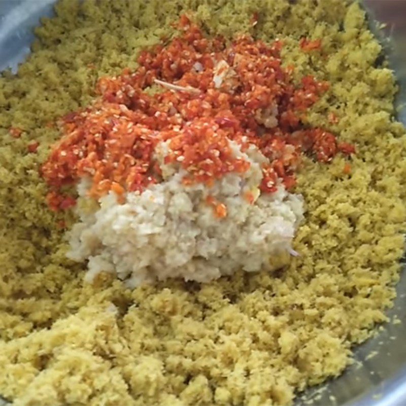 Step 2 Grind the seasoning ingredients for dipping sauce