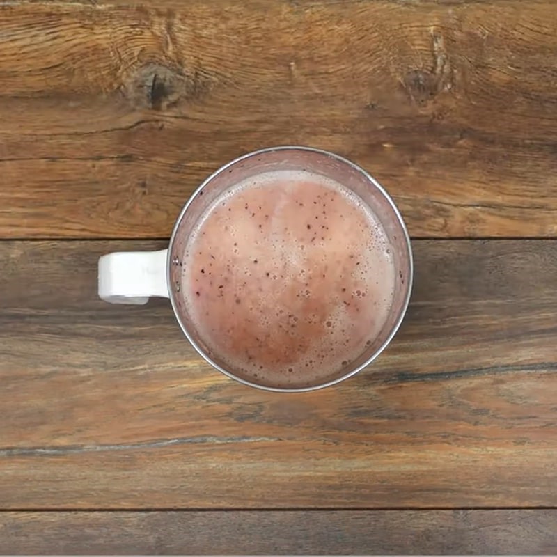 Step 2 Blend the plums and bananas Smoothie of northern plums and bananas