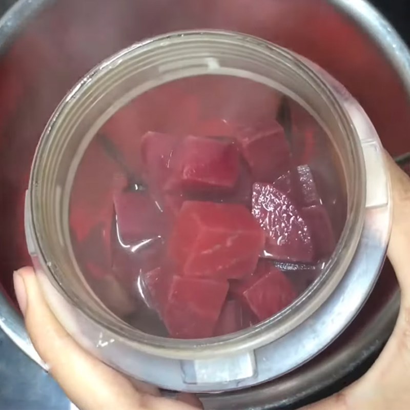 Step 4 Blend the beetroot Beef and beetroot porridge