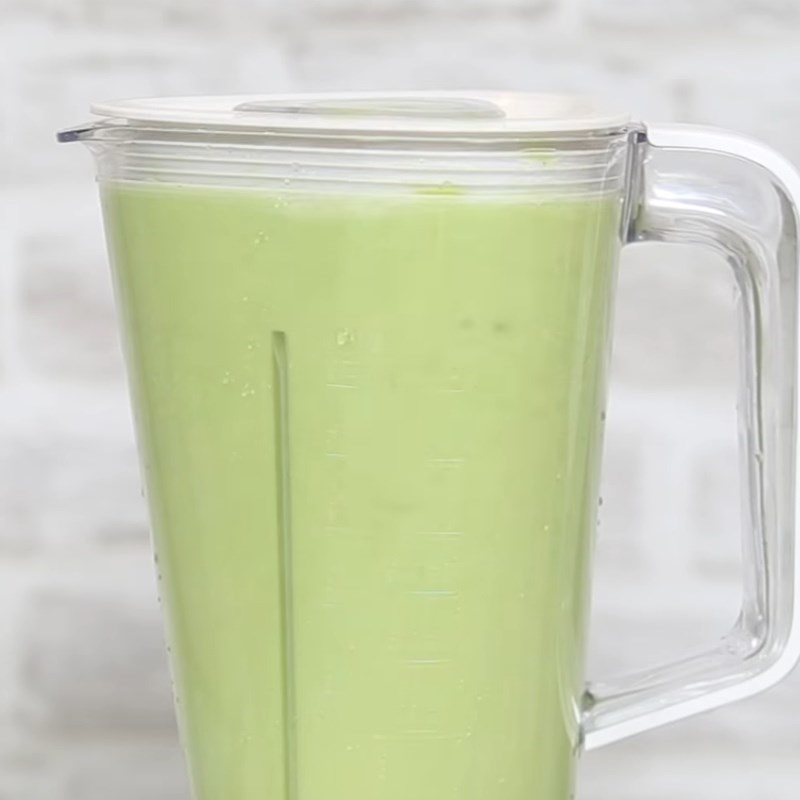 Step 3 Blending soybeans Soy milk with pandan leaves