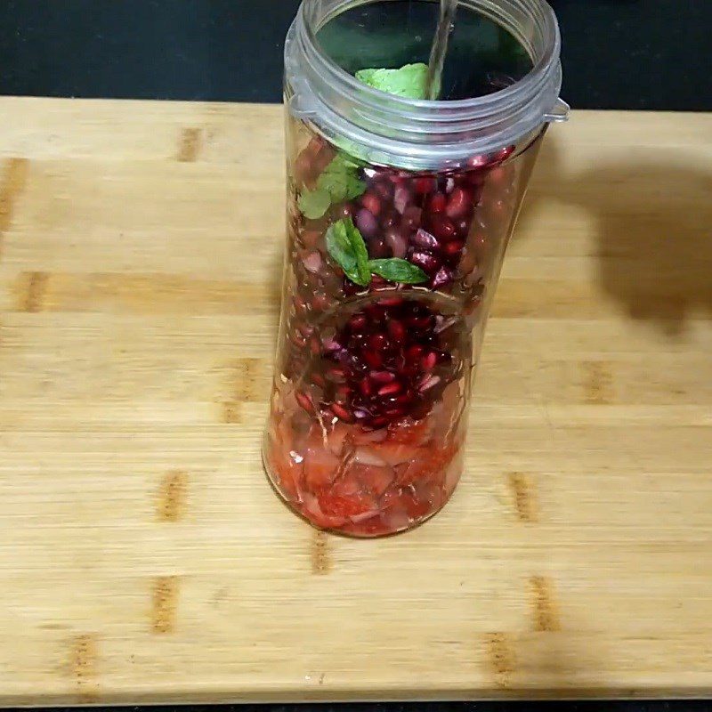 Step 2 Blend strawberries and pomegranate Strawberry Pomegranate juice