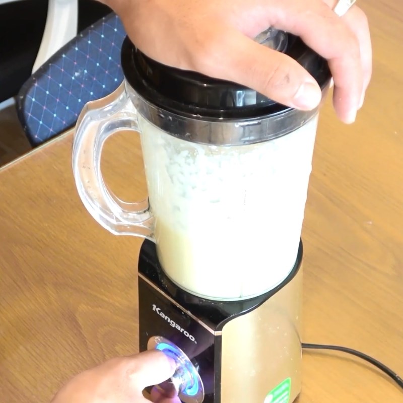 Step 2 Blend melon with yogurt for Melon Yogurt Smoothie