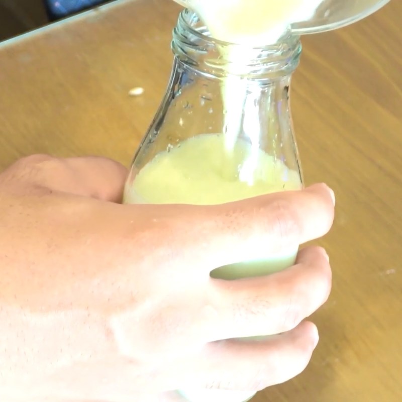 Step 2 Blend cantaloupe with yogurt Cantaloupe yogurt smoothie
