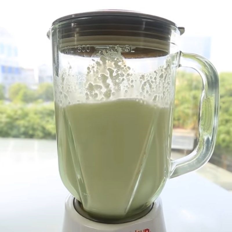 Step 2 Blend the melon with fresh milk Melon smoothie with fresh milk
