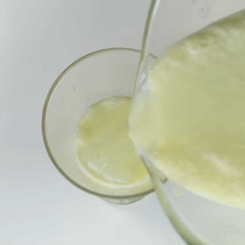 Step 2 Blend the melon with fresh milk Melon smoothie with fresh milk