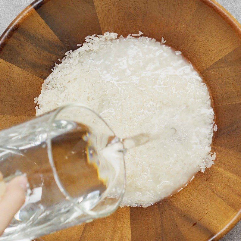 Step 1 Grinding rice and leftover rice Fried Flour from leftover rice and rice
