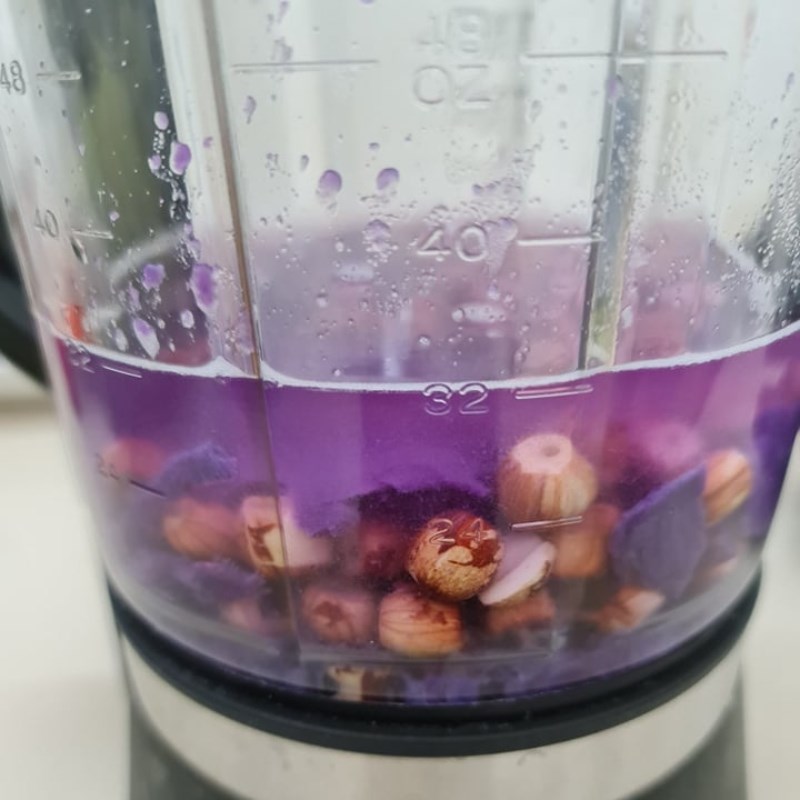 Step 3 Blend lotus seeds and purple sweet potato Purple sweet potato and lotus seed milk