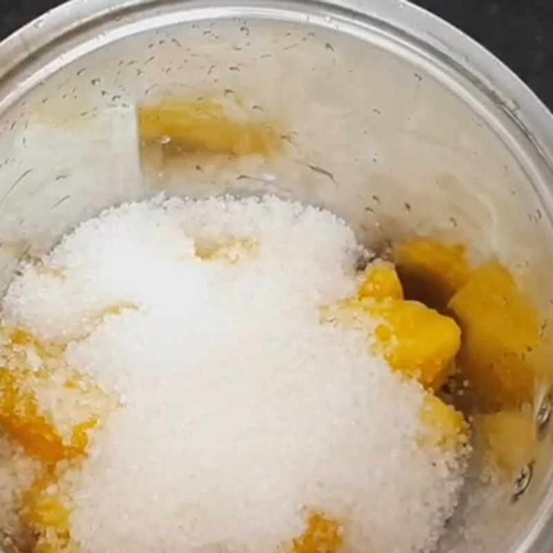 Step 2 Blend the jackfruit mixture with fresh milk Fresh jackfruit juice with fresh milk