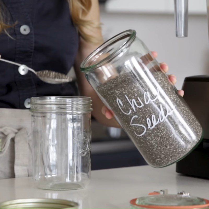 Step 3 Mix chia seeds with peach smoothie Peach chia seed smoothie