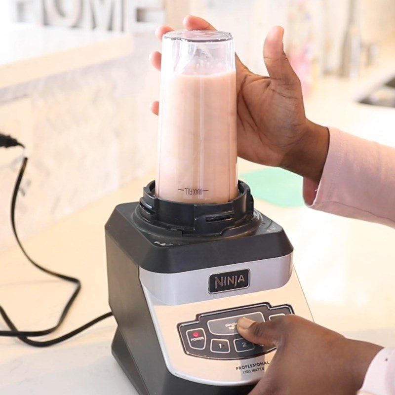 Step 2 Blend the ingredient mixture Peach Banana smoothie
