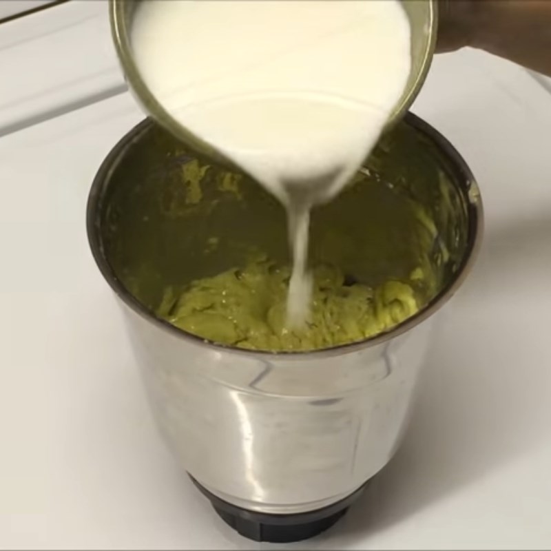 Step 2 Blend avocado lemon smoothie mixture