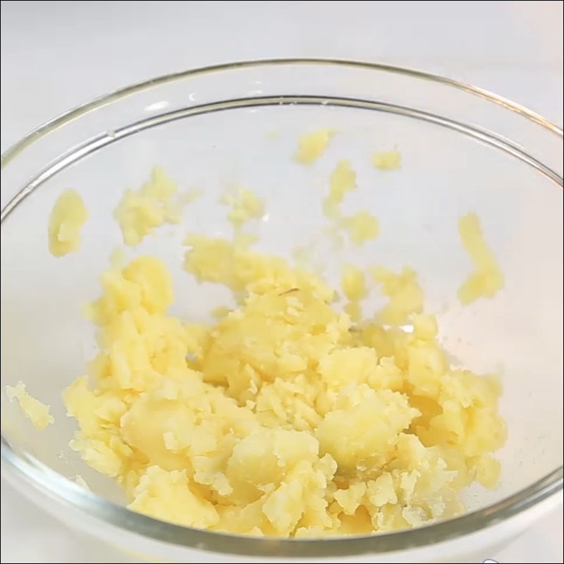 Step 4 Mash potatoes Mashed potatoes baked with sauce