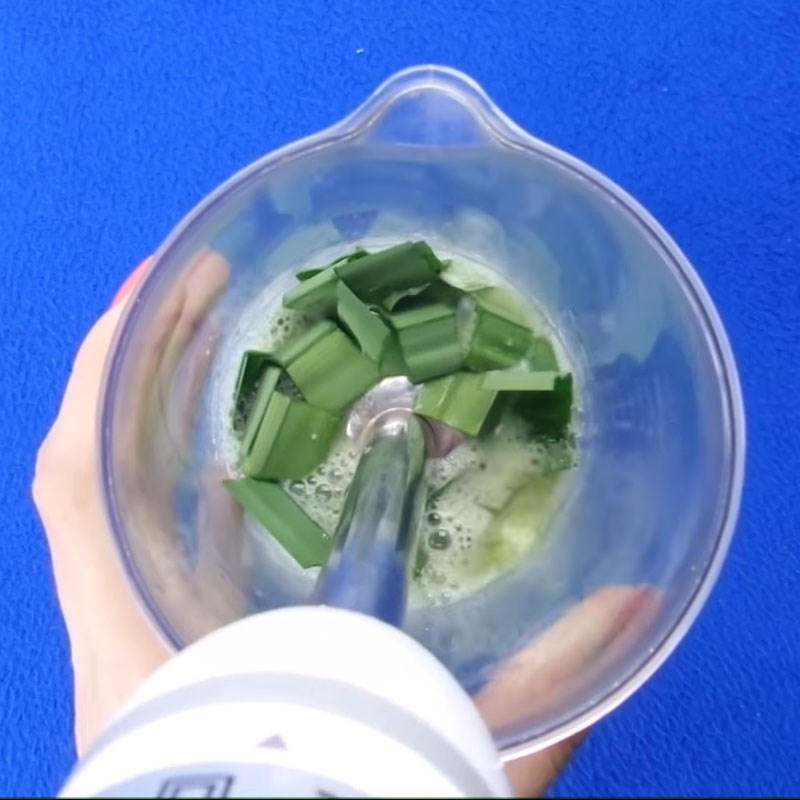 Step 1 Blend the pandan leaves Pandan Peanut Sticky Rice
