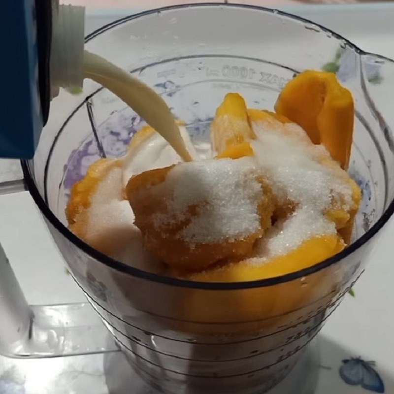 Step 2 Make jackfruit smoothie mixture for jackfruit smoothie ice cream