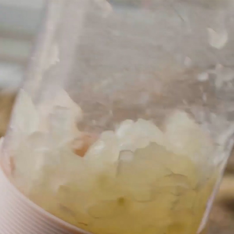 Step 2 Blend the longan for Kiwi Longan Soda
