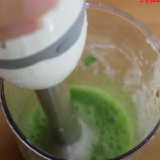 Step 2 Grind the ingredients Moringa vegetable porridge with clams