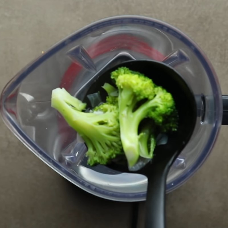 Step 3 Blend the broccoli mixture Creamy broccoli soup