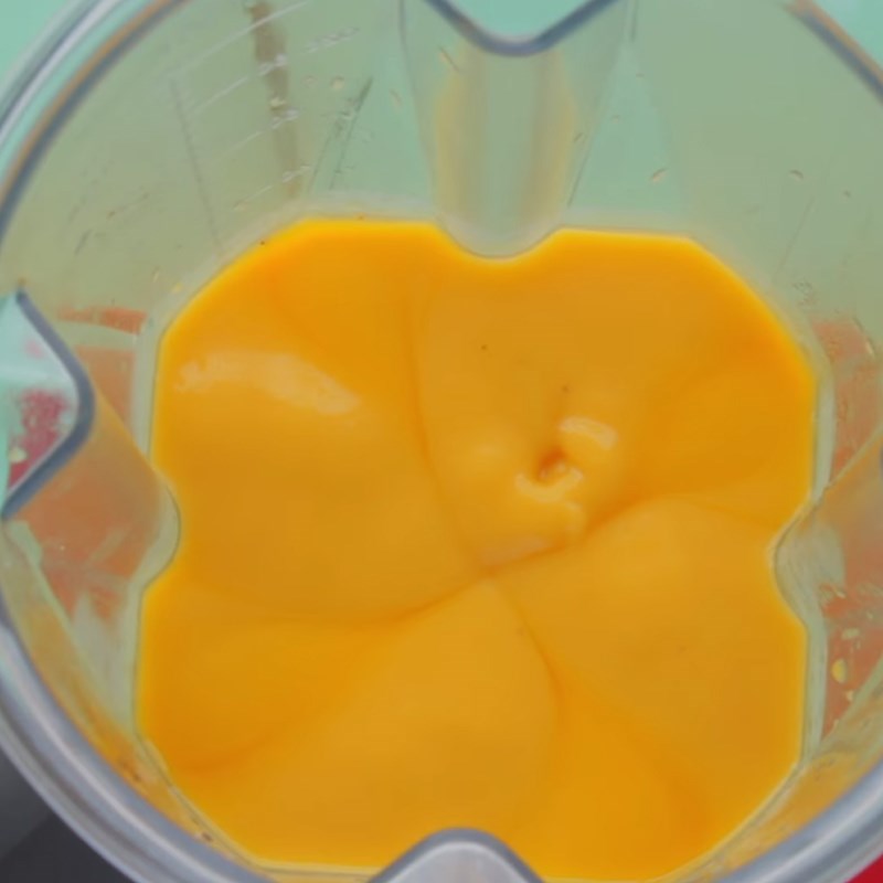 Step 2 Blend the mango for Mango Matcha Milk Tea with Black Tapioca Pearls
