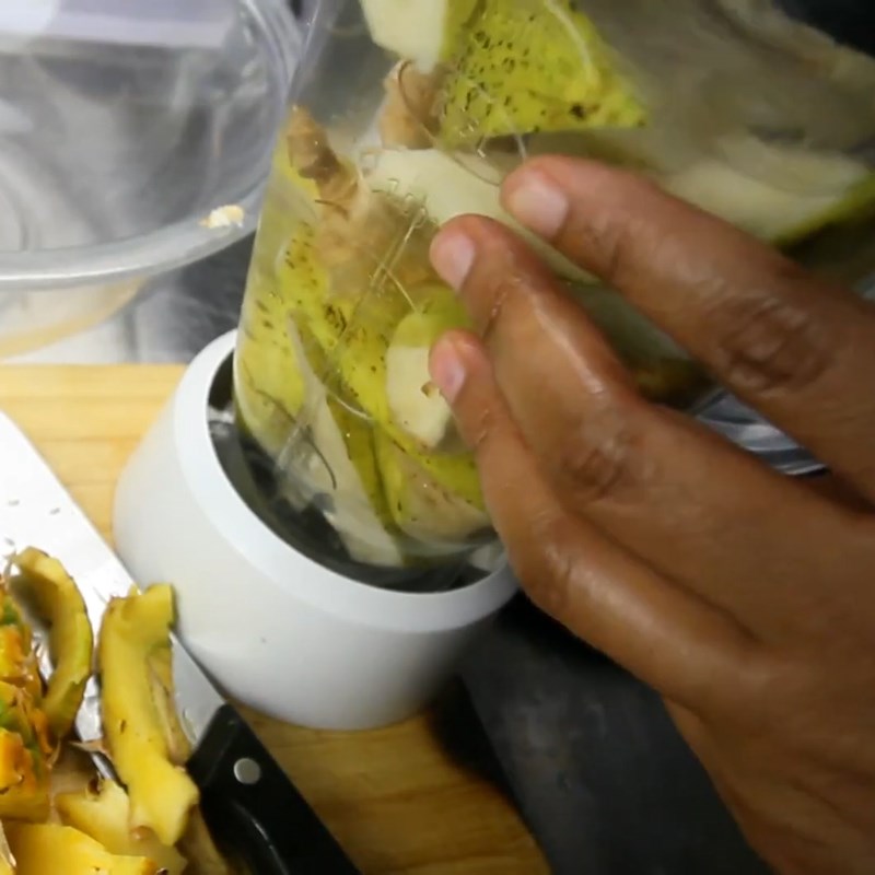 Step 2 Blend guava and pineapple Guava Pineapple Juice