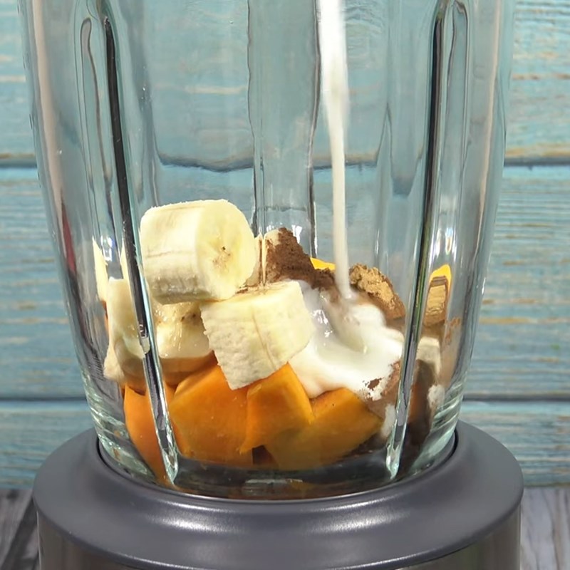 Step 2 Blend the pumpkin banana smoothie