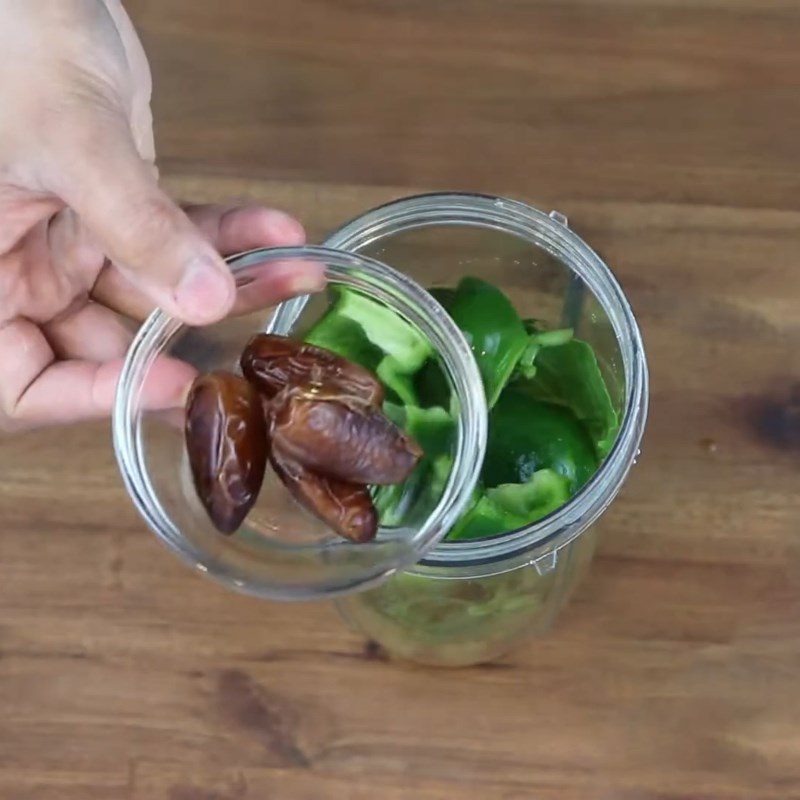 Step 2 Blend bell pepper with spinach and grapes Bell pepper spinach grape smoothie