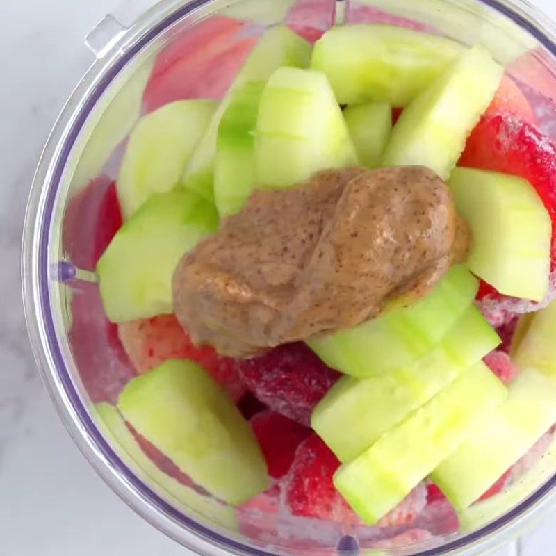Step 2 Blend bell pepper with strawberry and cucumber Bell pepper strawberry cucumber smoothie