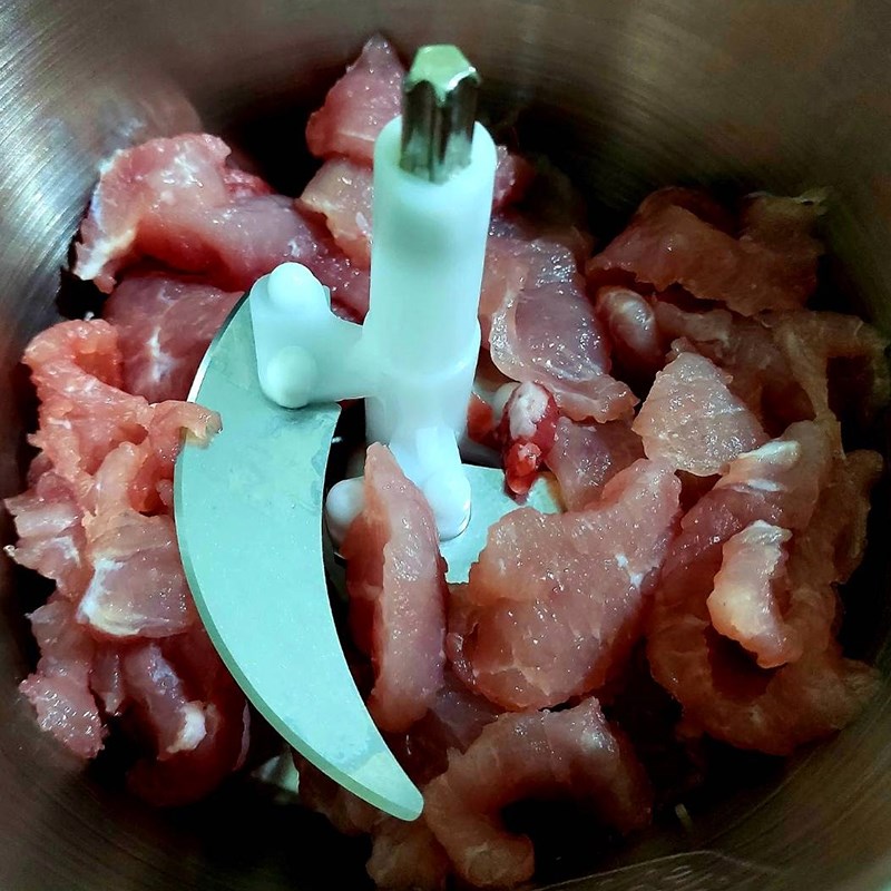 Step 3 Grinding meat for Thanh Hoa sour pork without banana leaves