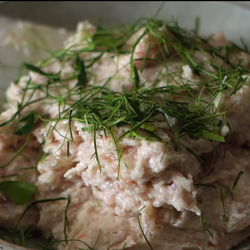 Step 3 Grinding shrimp and meat Thai-style shrimp cake