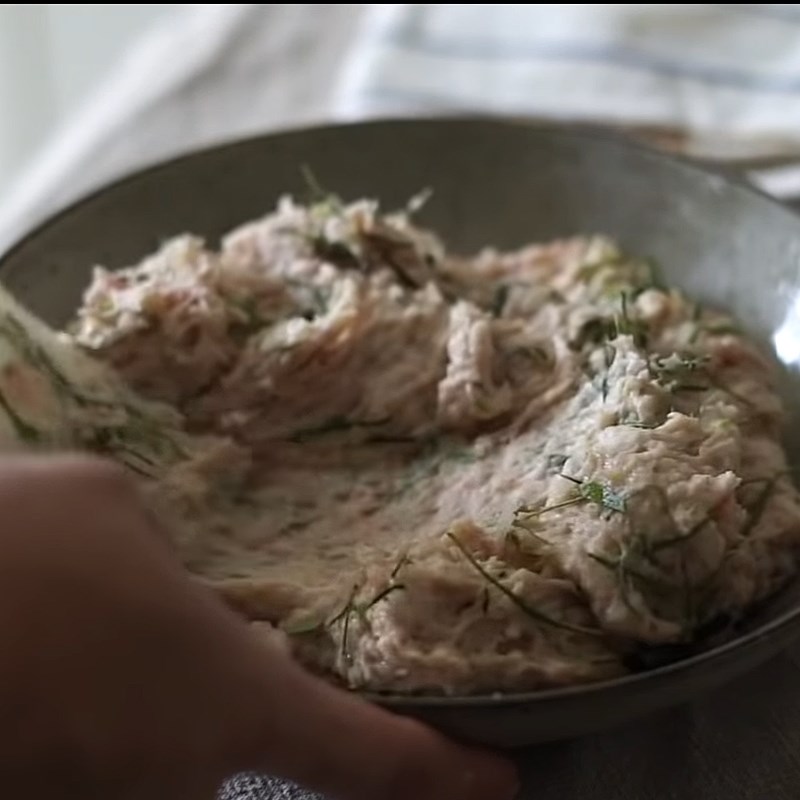 Step 3 Grinding shrimp and meat Thai-style shrimp cake