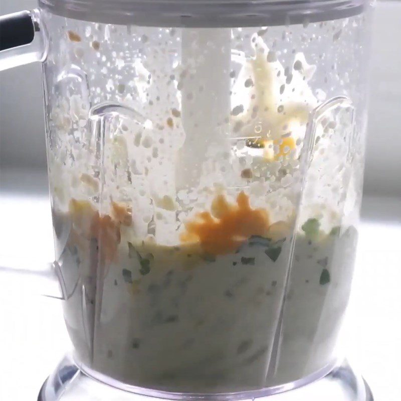 Step 3 Blend chicken breast with mango and spinach Boiled chicken breast smoothie