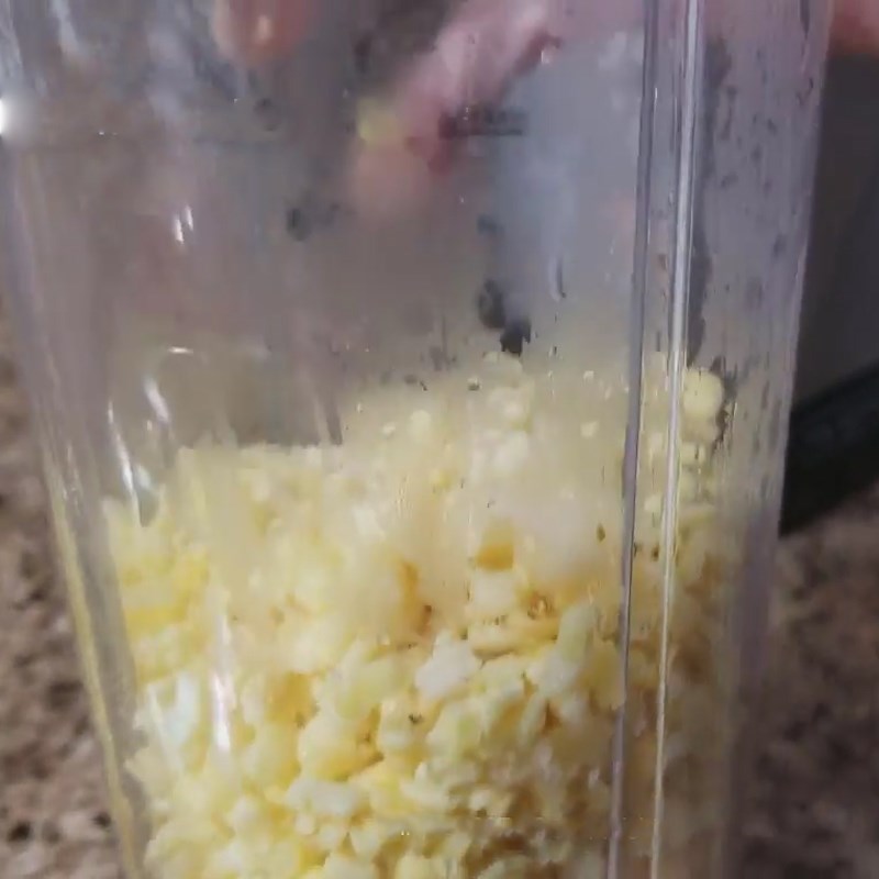 Step 5 Grinding and sautéing mung beans Beetroot sticky rice with mung bean filling