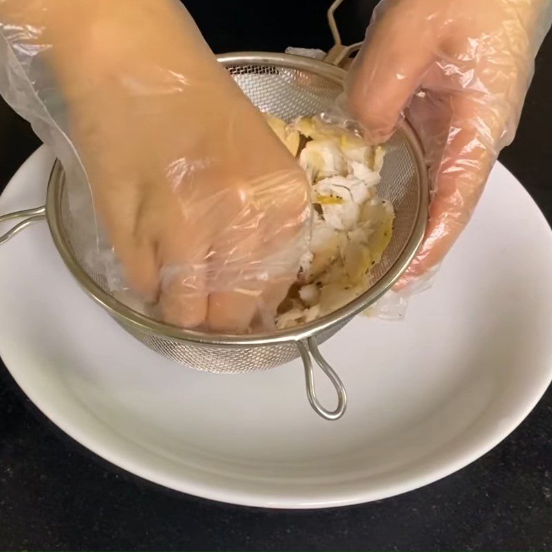 Step 4 Shred the fish shredded fish