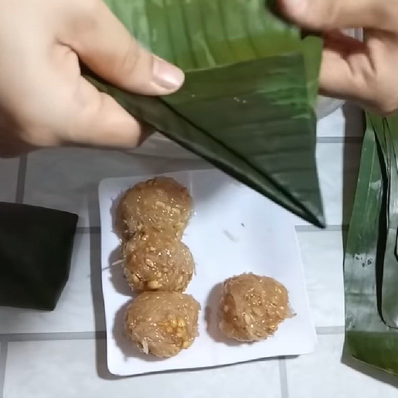 Step 6 Wrapping Leaves for Coconut Filled Cake