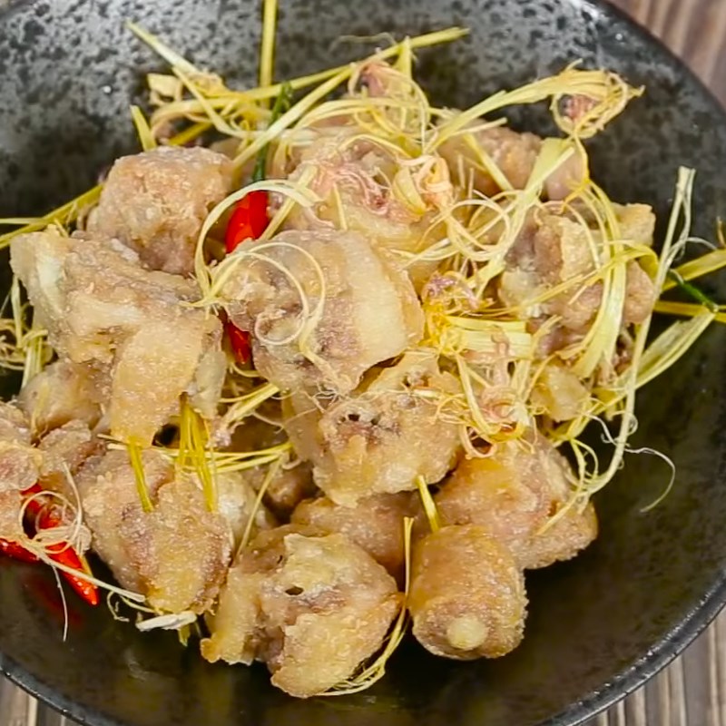 Step 4 Shake with salt Fried pig tail with salt