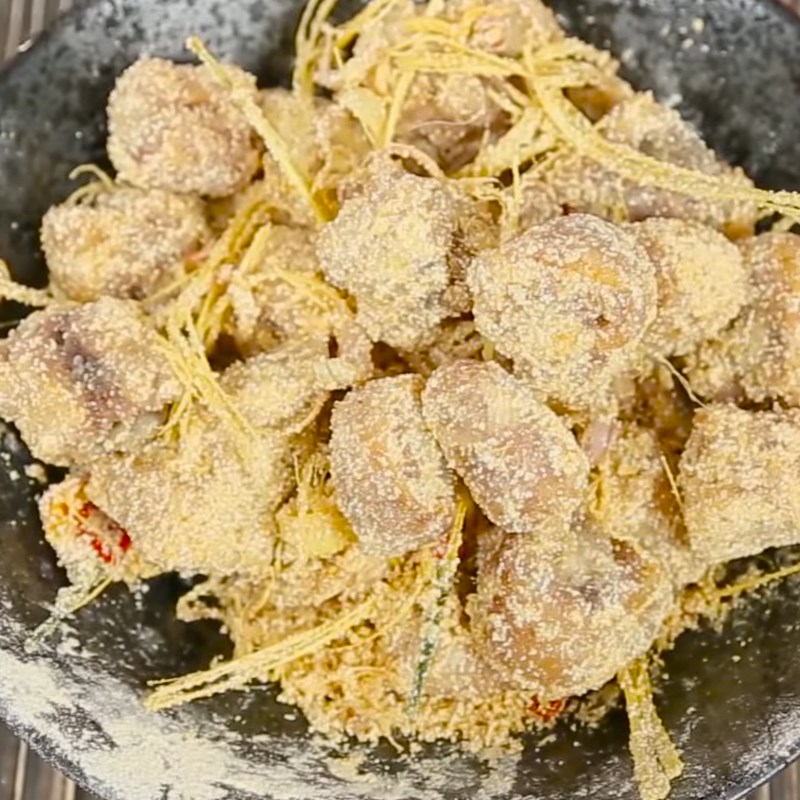 Step 4 Shake with salt Fried pig tail with salt