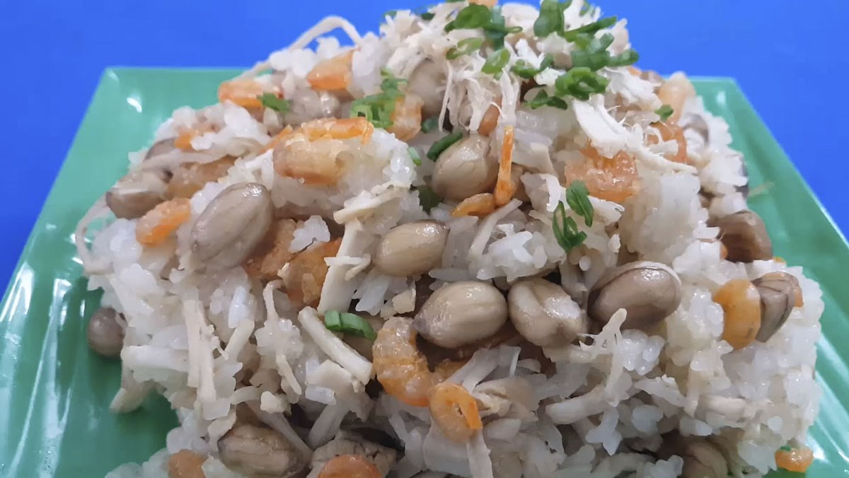 2 ways to cook delicious, hot peanut sticky rice with pandan leaves and savory peanut sticky rice 19 Savory Sticky Rice with Peanuts