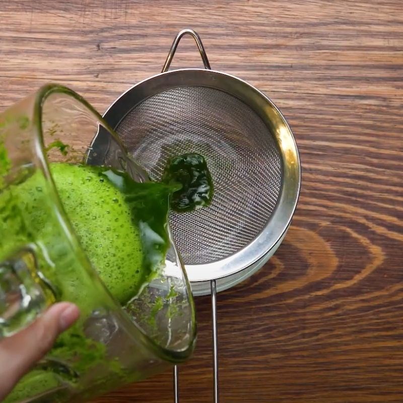 Step 1 Blend pandan leaves for landscape jelly