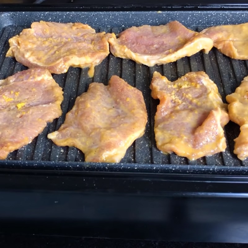 Step 6 Grilling meat Egg rib rice