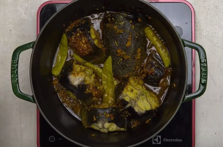 Step 3 Cook the catfish for Catfish Braised with Turmeric
