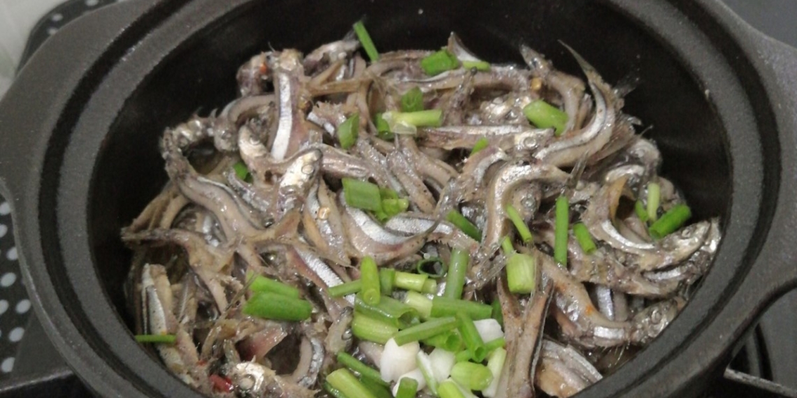2 ways to make dried catfish with pepper and dried catfish with turmeric 01742