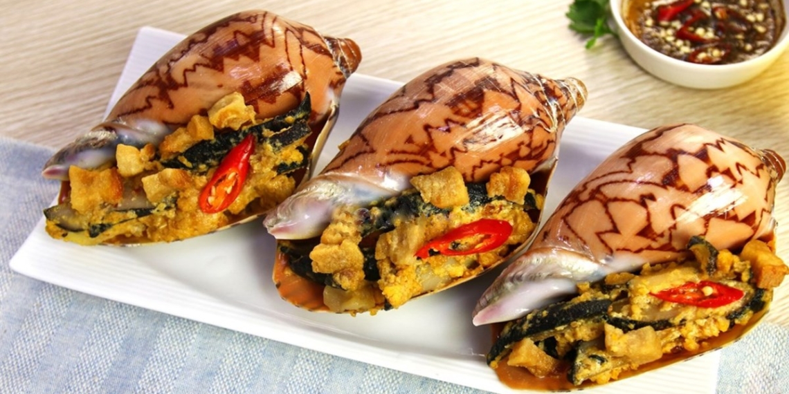 2 ways to make snails stir fried with water spinach and snails stir fried with salted egg 00228