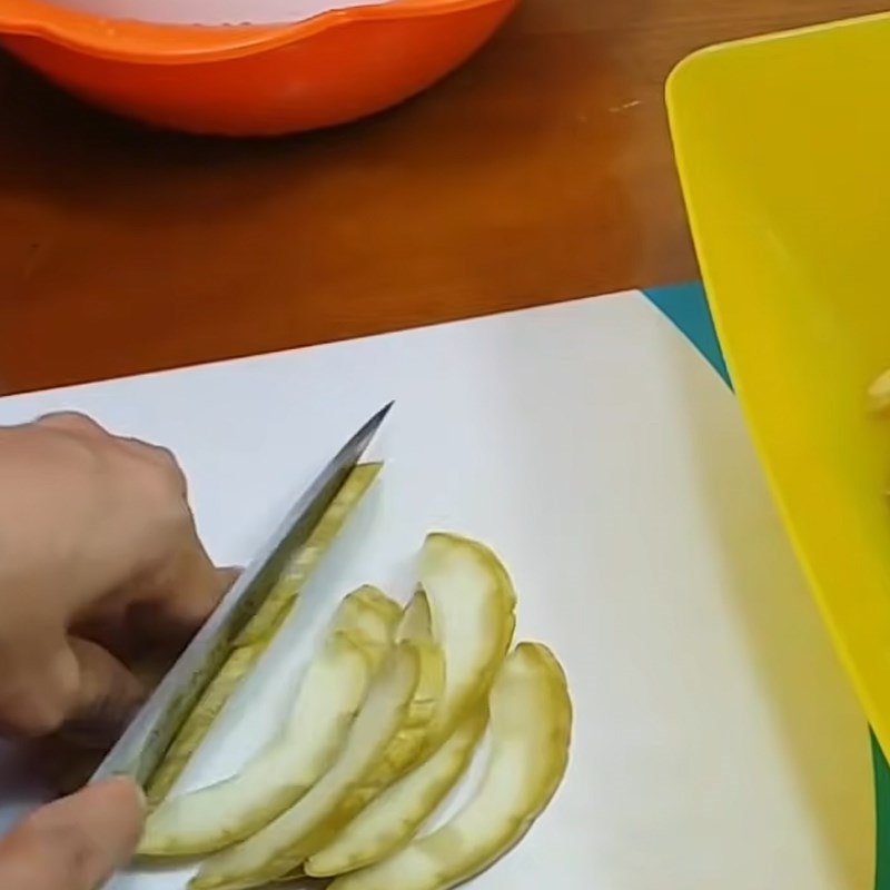 Step 5 Mix the melon with rock sugar for Western pickled melon