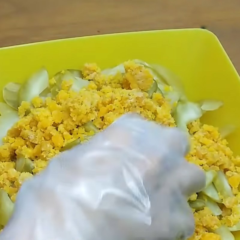 Step 5 Mix the melon with rock sugar for Western pickled melon