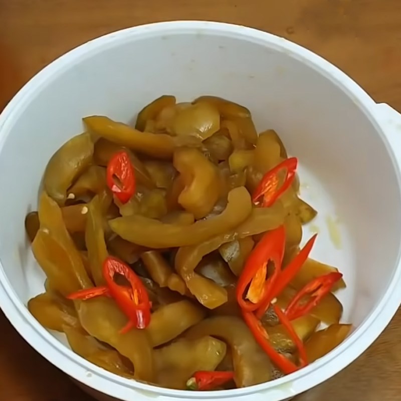 Step 8 Mix the melon with fish sauce and seasoning Western pickled melon